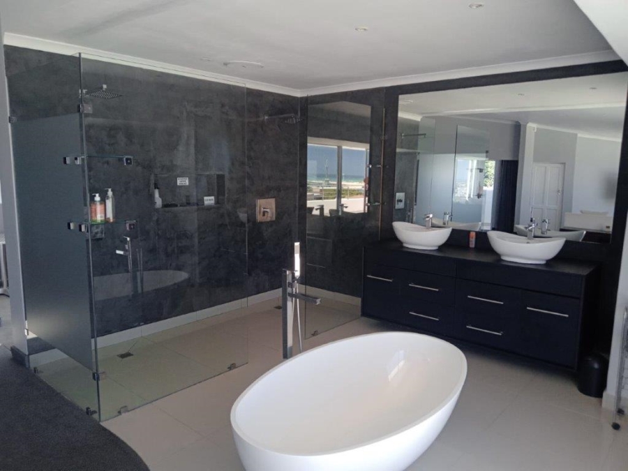 5 Bedroom Property for Sale in Ferreira Town Eastern Cape